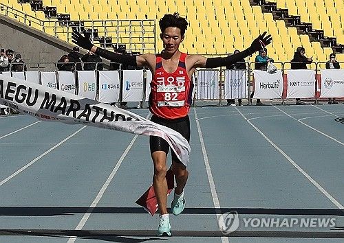 결승선 통과하는 박민호