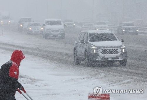 폭설에 조심조심