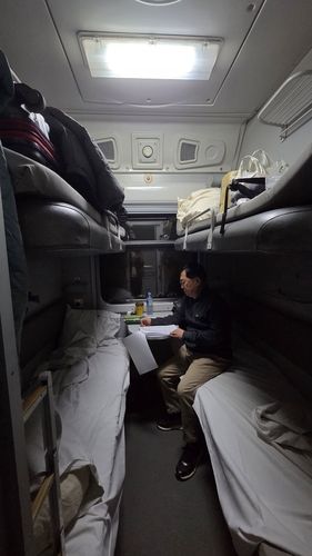 키이우행 기차에 탄 유용원 의원