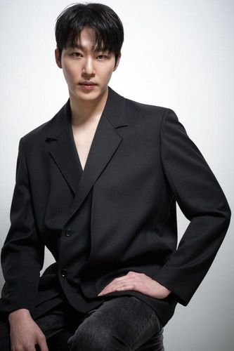 연극 '애나엑스'에서 아리엘 역을 맡은 원태민