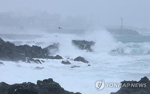 강풍에 거센 파도