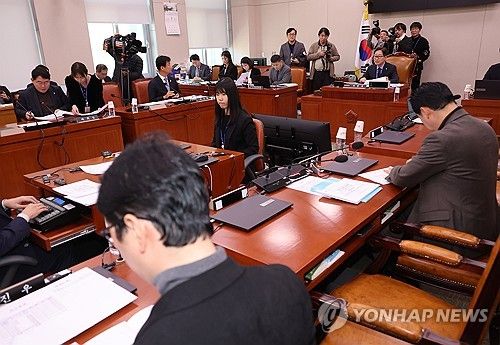 발언하는 박범계 소위원장