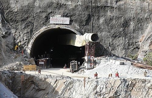 2023년 41명 갇힌 인도 터널 붕괴 현장