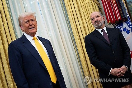 미국 트럼프 대통령과 러트닉 상무부 장관