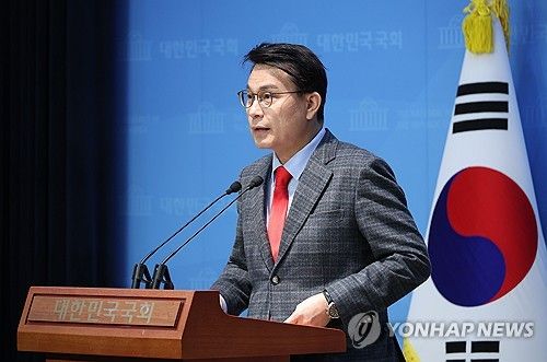 기자회견하는 국민의힘 윤상현 의원