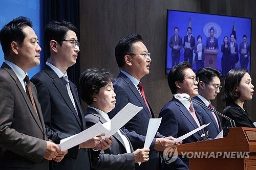 국민의힘 법사위원들 국회서 기자회견