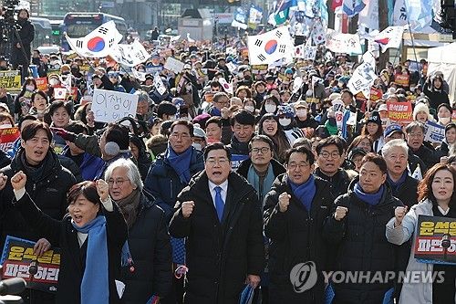 헌재 앞 대통령 파면 촉구 구호 외치는 더불어민주당