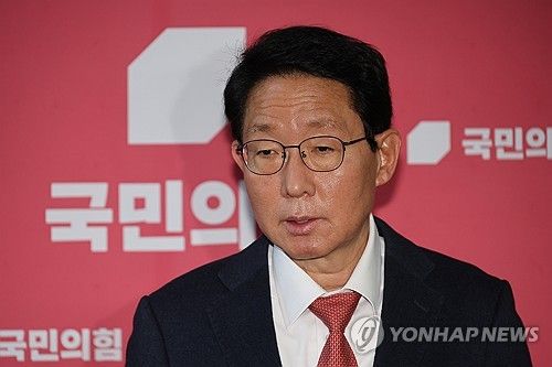 연금 개혁안 등 현안 관련 브리핑 하는 김상훈 정책위의장