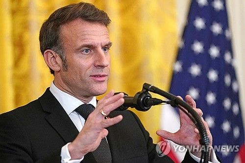백악관서 기자회견하는 마크롱 프랑스 대통령