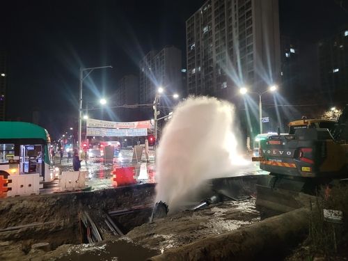 숙지공원 삼거리 상수도관 파손