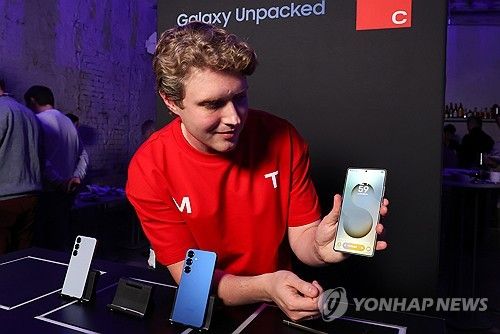 모스크바에서 열린 갤럭시 S25 홍보 행사 