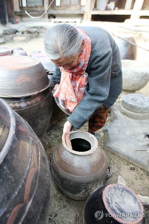 230년 넘은 씨간장독