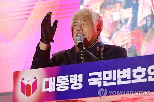 대통령국민변호인단 탄핵 반대 통합 집회 찾은 전광훈 목사