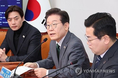 발언하는 이재명 대표