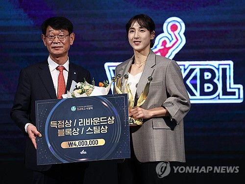 정규리그 득점상, 리바운드상, 블록상, 스틸상 ‘김단비’