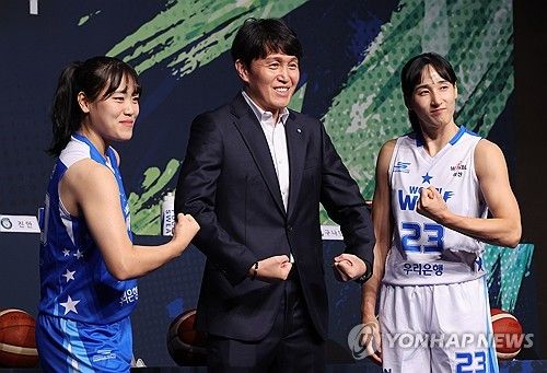 이명관, 위성우 감독, 김단비