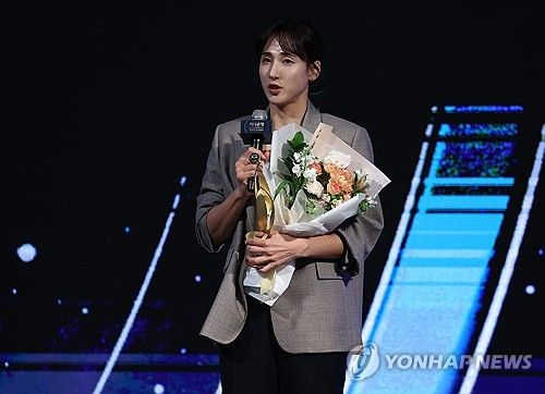 정규리그 베스트5 ‘포워드 부문, 우리은행 김단비, BNK 썸 김소니아’