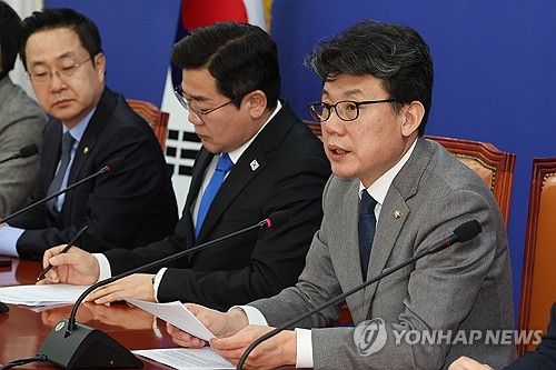 발언하는 진성준 정책위의장