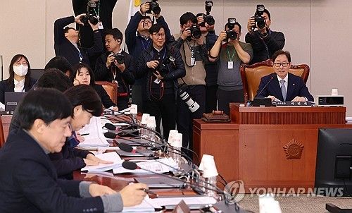 발언하는 박범계 법안심사제1소위 위원장