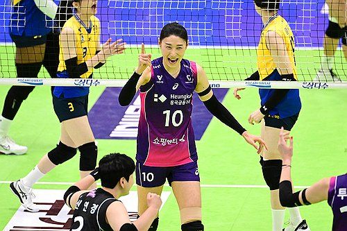 득점 후 기뻐하는 흥국생명의 김연경