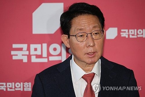 연금 개혁안 등 현안 관련 브리핑 하는 김상훈 정책위의장