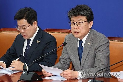 발언하는 진성준 정책위의장