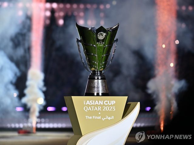 2024년 1∼2월 카타르에서 열린 2024 AFC 아시안컵 우승 트로피.