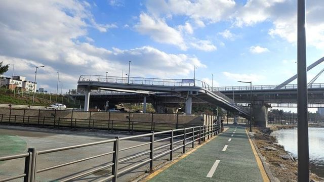 중랑천 진출입육교 공사가 진행중인 이화교 일대 모습