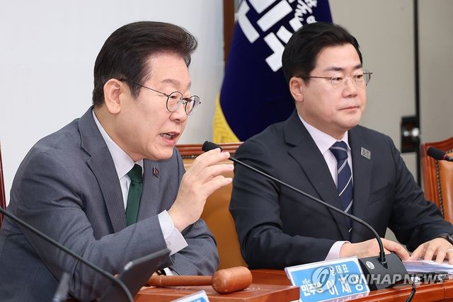 발언하는 이재명 대표