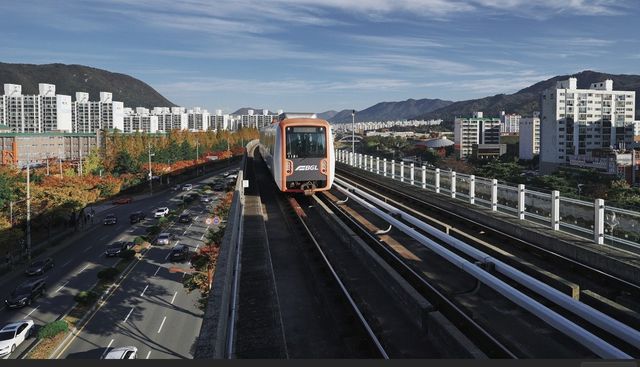 운행 중인 부산김해경전철 