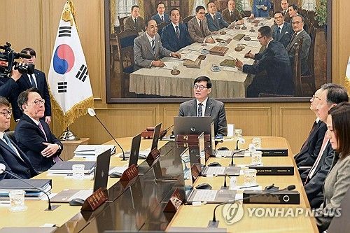 발언하는 이창용 한국은행 총재