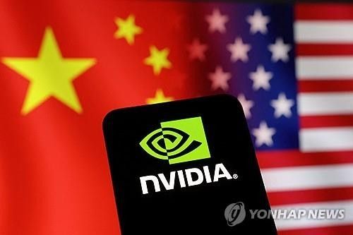 엔비디아 로고와 미중 국기 이미지