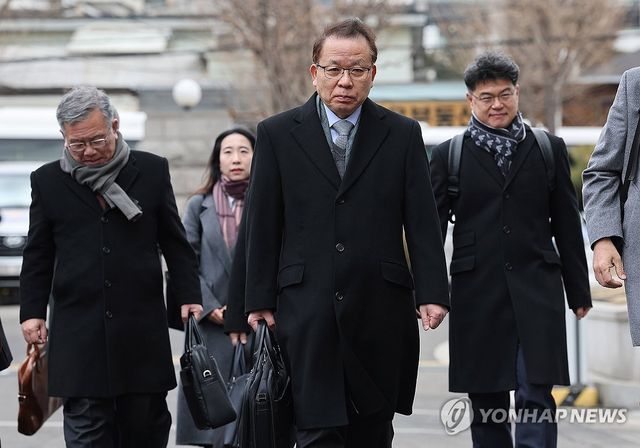 윤 대통령 최종 변론 출석하는 김이수 변호사