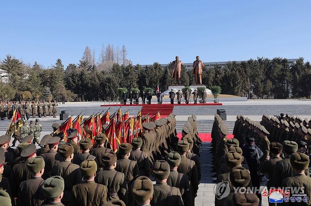 김정은,김일성정치대학 방문…충성 강조