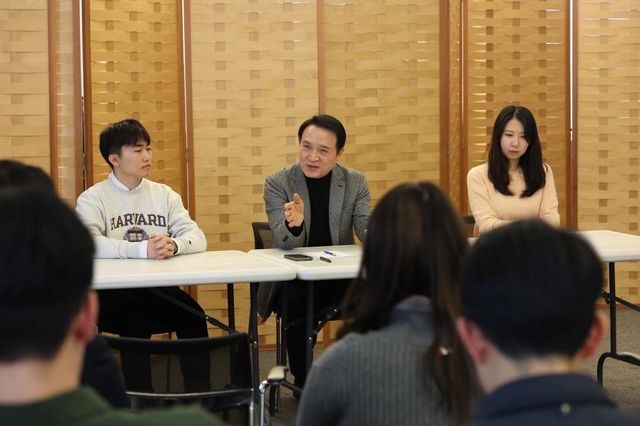 하버드·MIT 한인 학생들과 간담회하는 임태희 경기도교육감