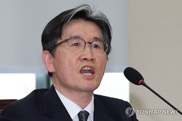 목소리 높여 항변하는 오동운 공수처장