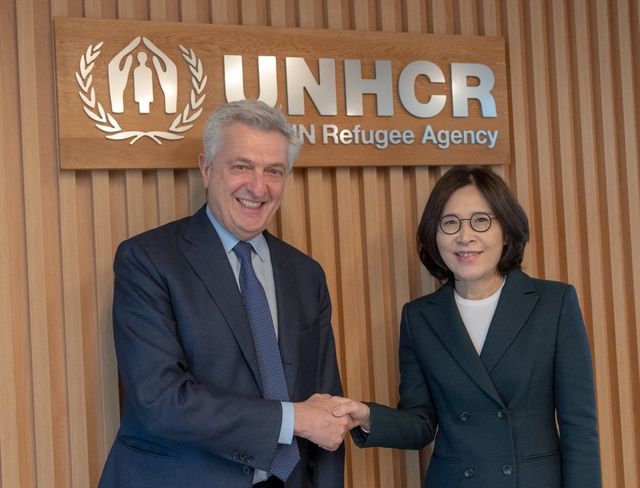 유엔 난민최고대표 만난 강인선 외교부 2차관