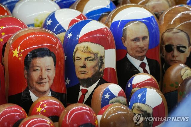 미국·중국·러시아 정상 얼굴이 그려진 러시아 전통인형
