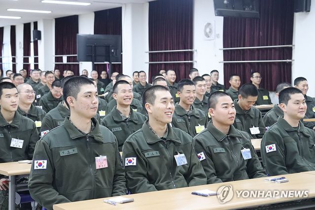 국방부, 병사들에게 '플리스형 스웨터' 보급