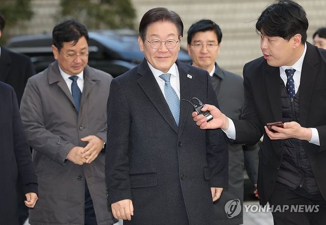 '공직선거법 위반' 2심 결심 공판 출석하는 민주당 이재명 대표