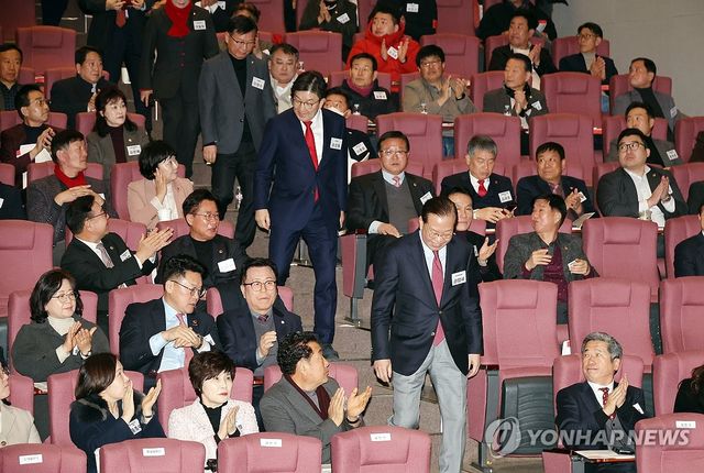 광역·기초의원 연수 참석하는 권영세-권성동