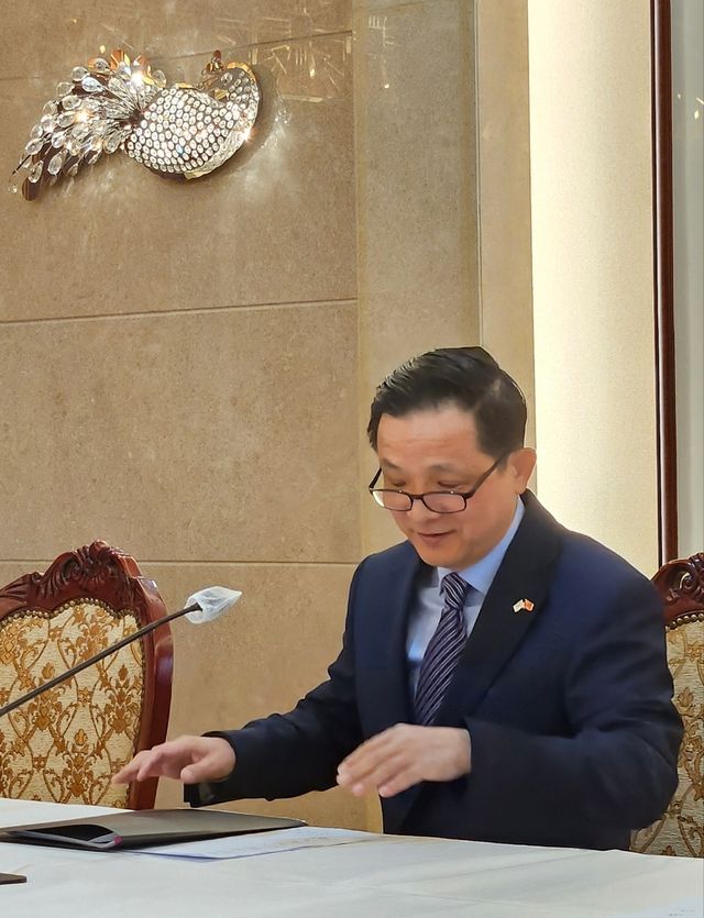 부임 첫 기자간담회 하는 다이빙 대사