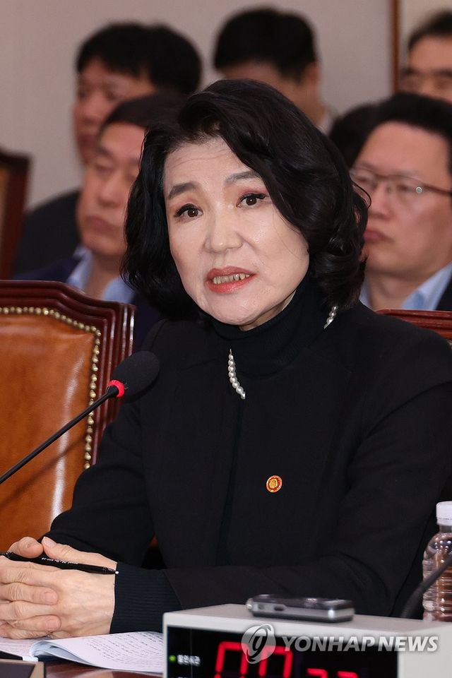 법사위 출석한 이진숙 방통위원장