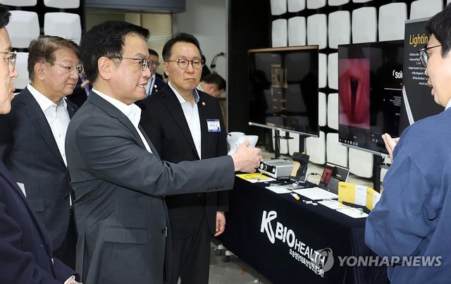 최 권한대행, 오송 첨단의료복합단지 방문