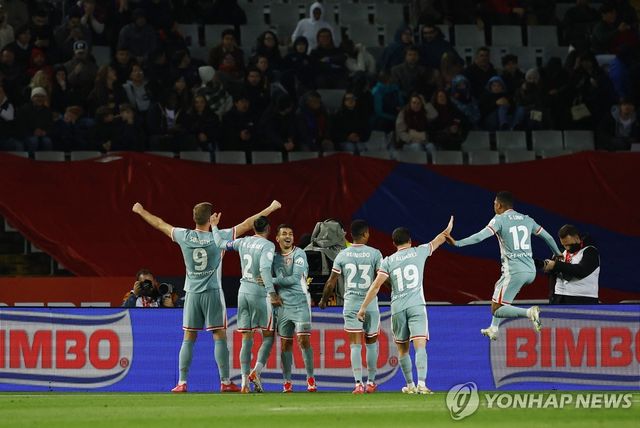후반 추가시간 터진 동점골을 기뻐하는 AT마드리드 선수들