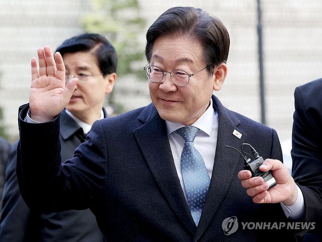 '공직선거법 위반' 2심 결심 공판 출석하는 민주당 이재명 대표