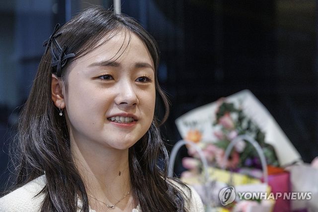 인터뷰하는 피겨 요정 김채연