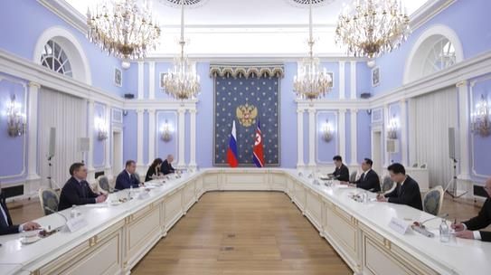 26일(현지시간) 러시아서 리히용 북한 당 비서와 만난 드미트리 메드베데프 