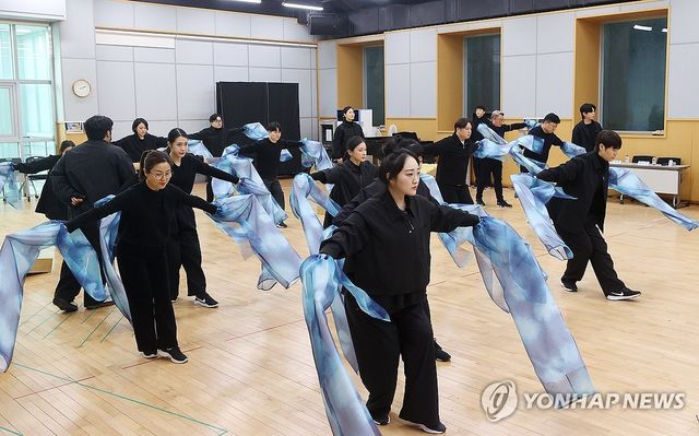 국립창극단 '보허자: 허공을 걷는자' 연습 장면