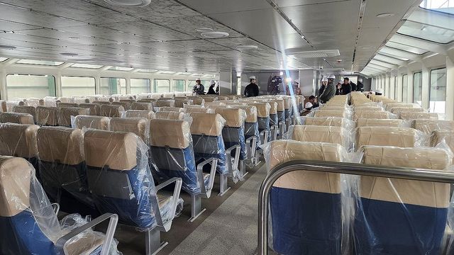 서울시 '한강버스' 내부 좌석과 파노라마 통창